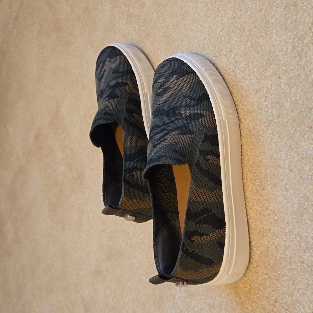 Steve Madden women's camo slip on sneakers SZ 7